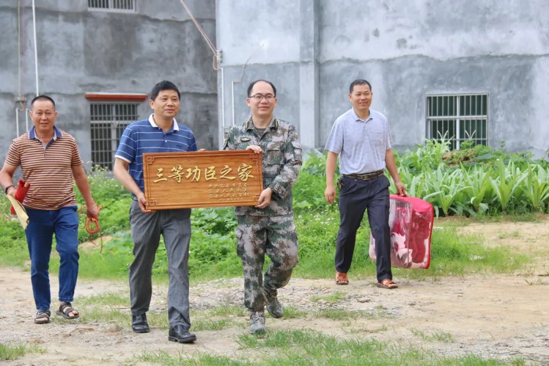 送喜报丨现役军人荣立三等功家属喜迎立功喜报